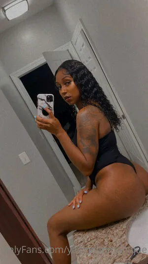 yasmeanmonique / yasmeanmoniquee nude photo #0017