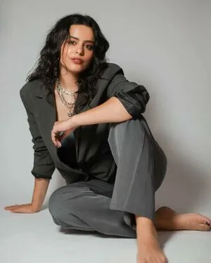 Yasmin Ali Yassine / Venus Podcast / yasyassine nude photo #0063