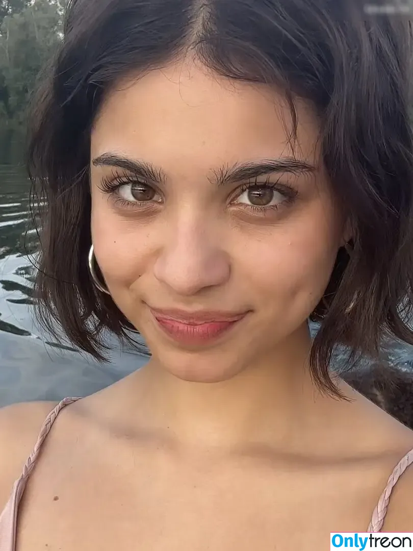 Yasmin Bal nude photo #0022 (eyasminbal)
