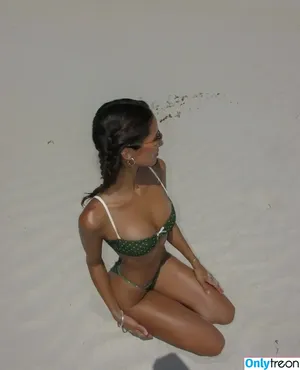 Yasmin Goveas / yasminxeniaa nude photo #0079