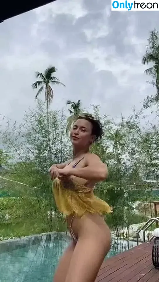 Yassi Pressman nude photo #0004 (yassipressman / yassizzle)