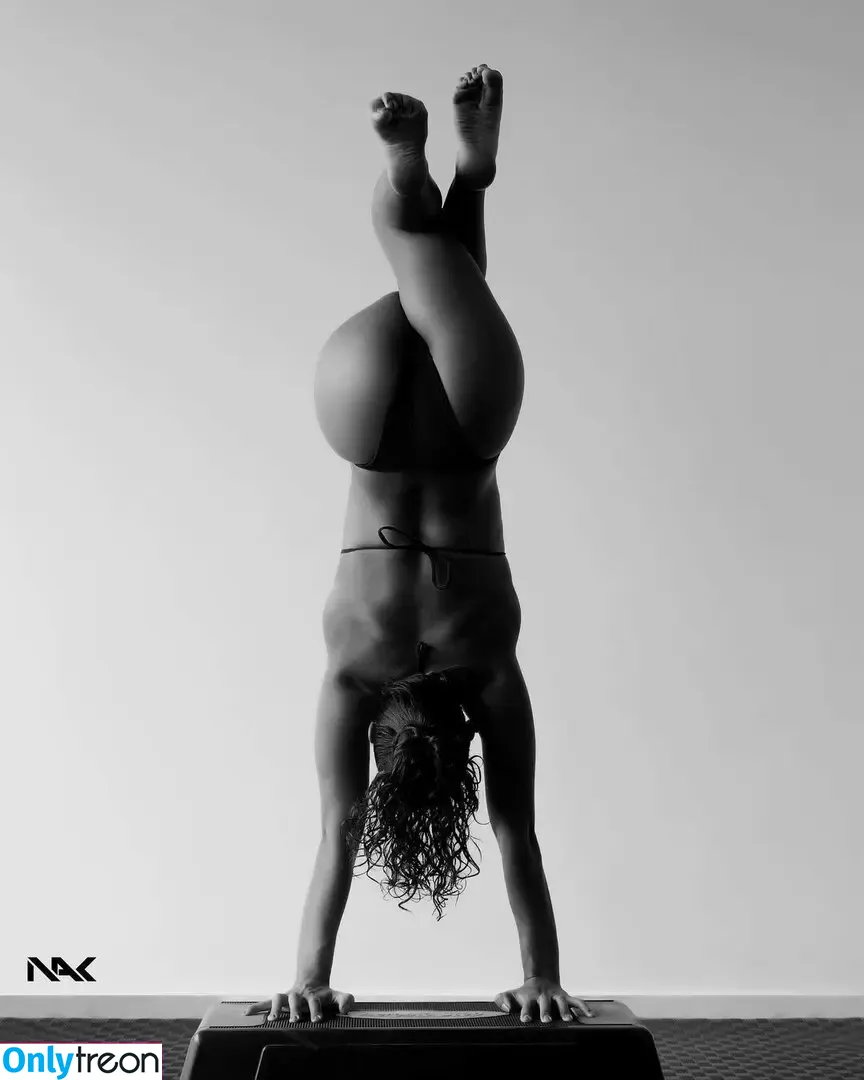 yassmasri голая photo #0001 (onlyfans)