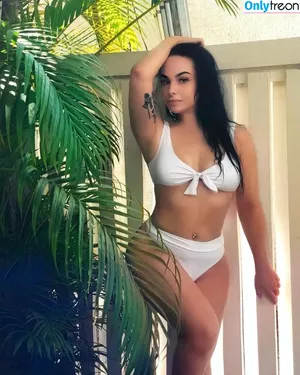 Yeezluise / hannahtaylorx nude photo #0009