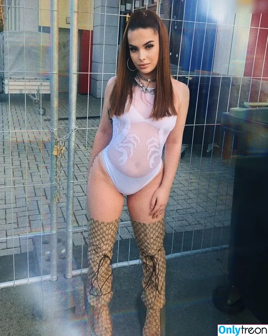 Yeezluise nude photo #0006 (hannahtaylorx)