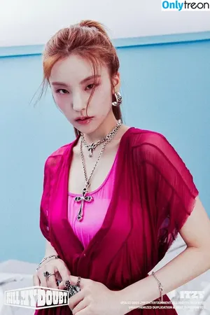 YEJI - ITZY (황예지) / yezyizhere nude photo #0001
