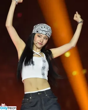 Yeji / Hwang Ye-ji / ITZY (예지 / yezyizhere nude photo #0237