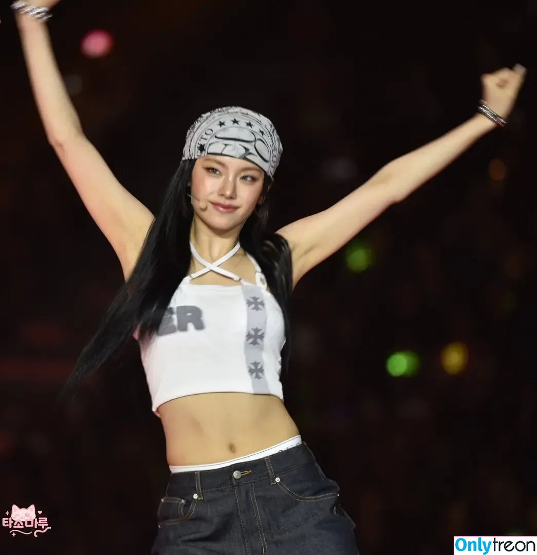 Yeji nude photo #0236 (Hwang Ye-ji / ITZY (예지 / yezyizhere)