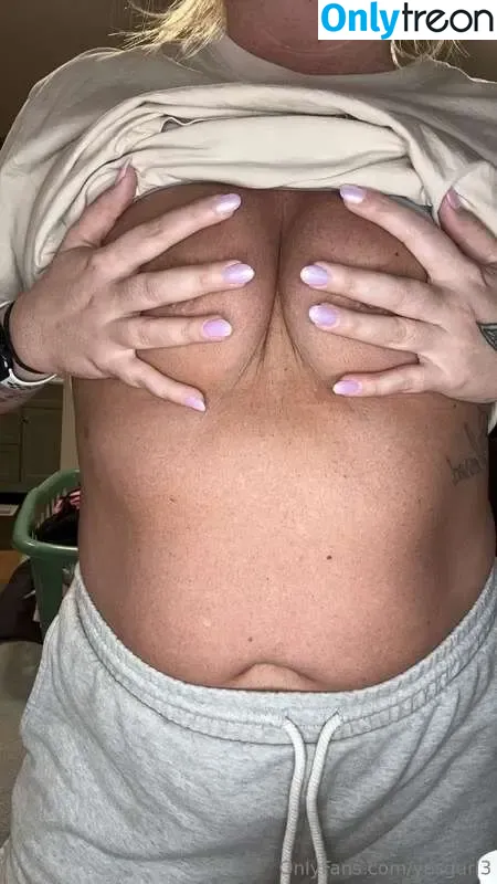 Yesgurl3 nude photo #0012 (Yesgurl321 / d.mae3)
