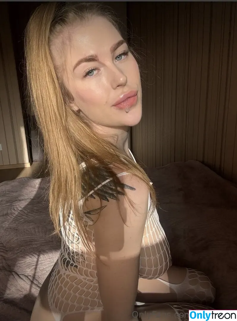 Ygwbt nude photo #0696 (Ygwbt)