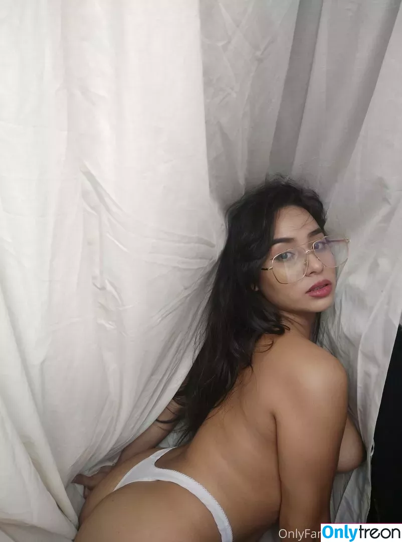 yiyisweetcousin nude photo #0020 (theweedcousin)