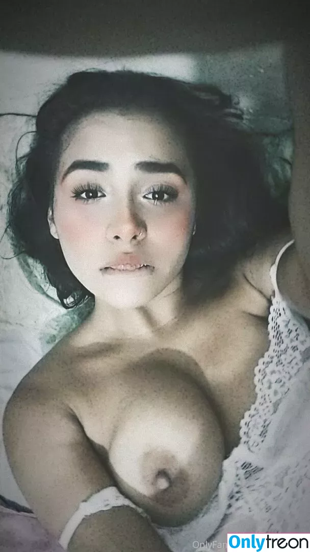 yiyisweetcousin nude photo #0051 (theweedcousin)