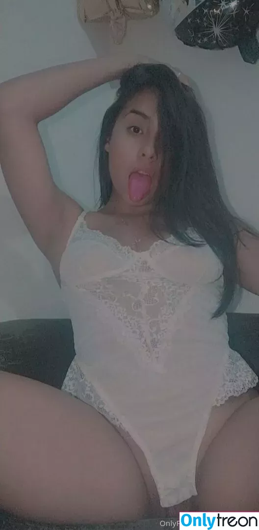 yiyisweetcousin nude photo #0094 (theweedcousin)