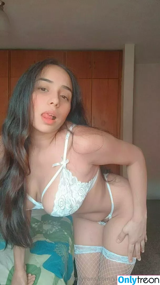 yiyisweetcousin nude photo #0113 (theweedcousin)