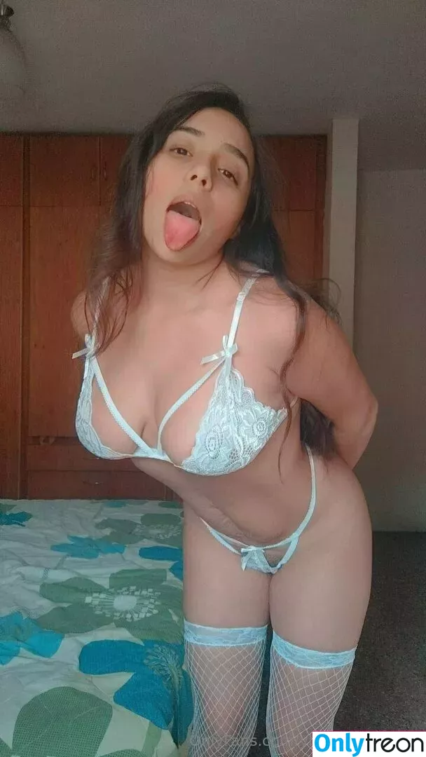 yiyisweetcousin nude photo #0116 (theweedcousin)