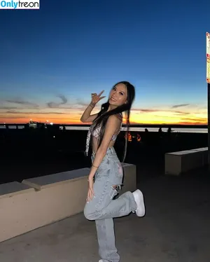 Ynori Nguyen / liluzinori / xoxoynori / ynori.nguyen nude photo #0011