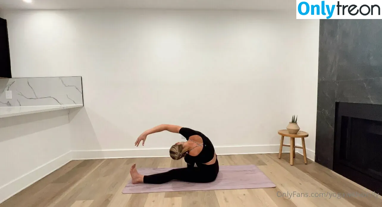 yogawithemily голая photo #0047 (yogawithemily)