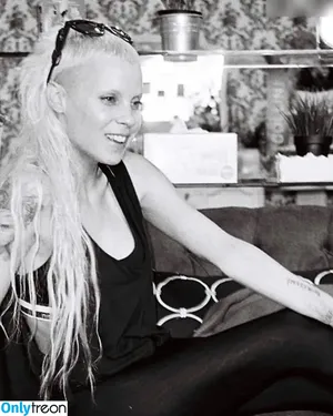 Yolandi Visser / dieantwoordd фото голая #0039