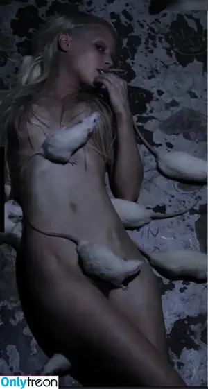 Yolandi Visser / dieantwoordd фото голая #0055