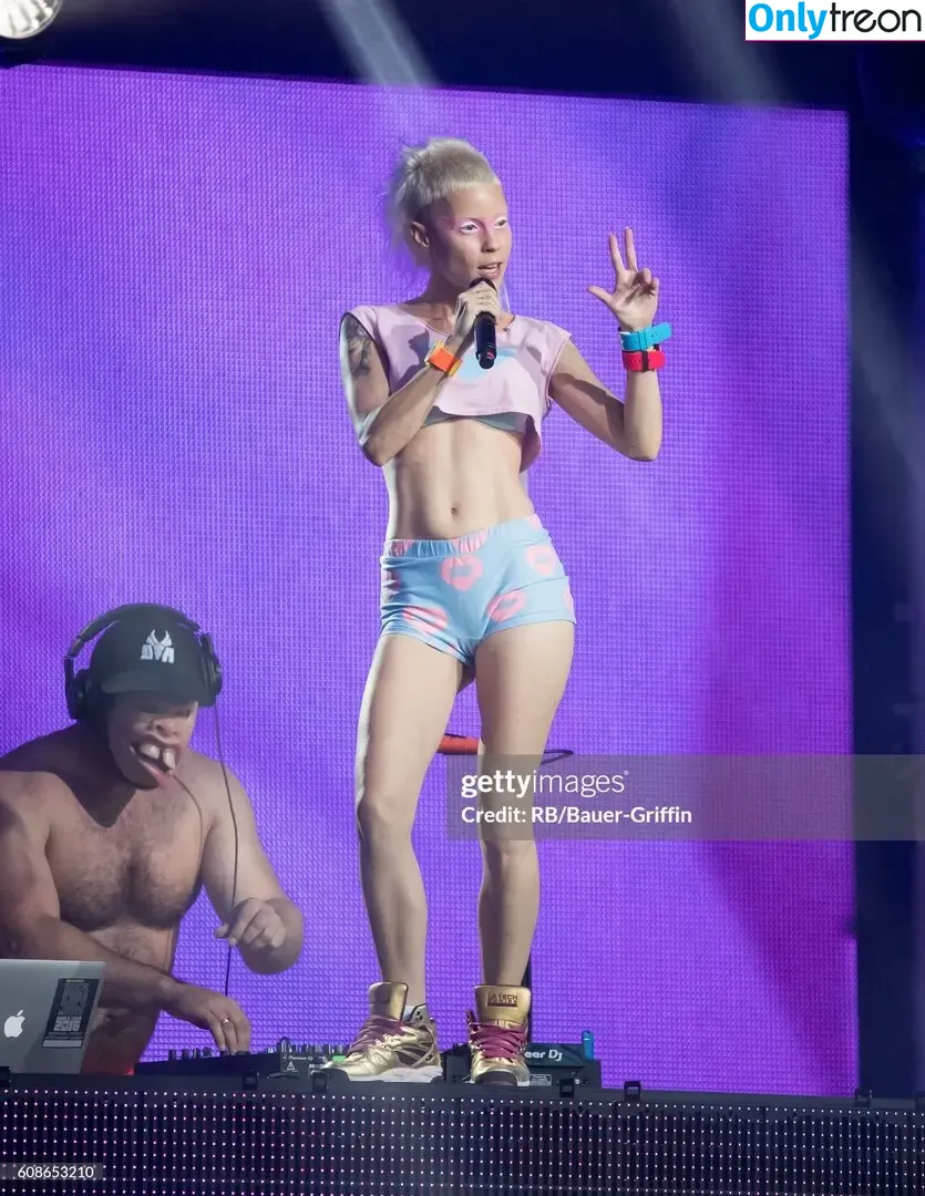 Yolandi Visser голая photo #0013 (dieantwoordd)