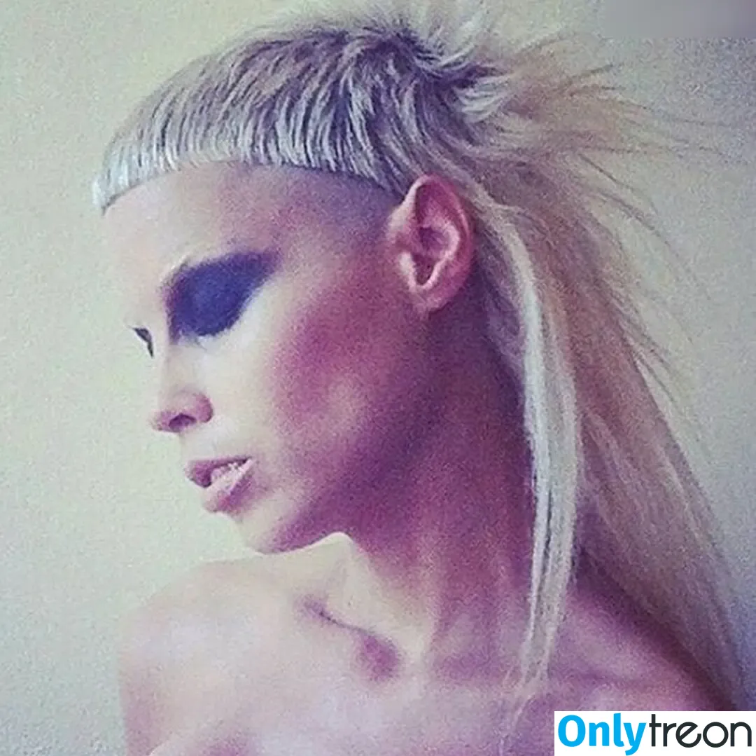 Yolandi Visser nude photo #0015 (dieantwoordd)