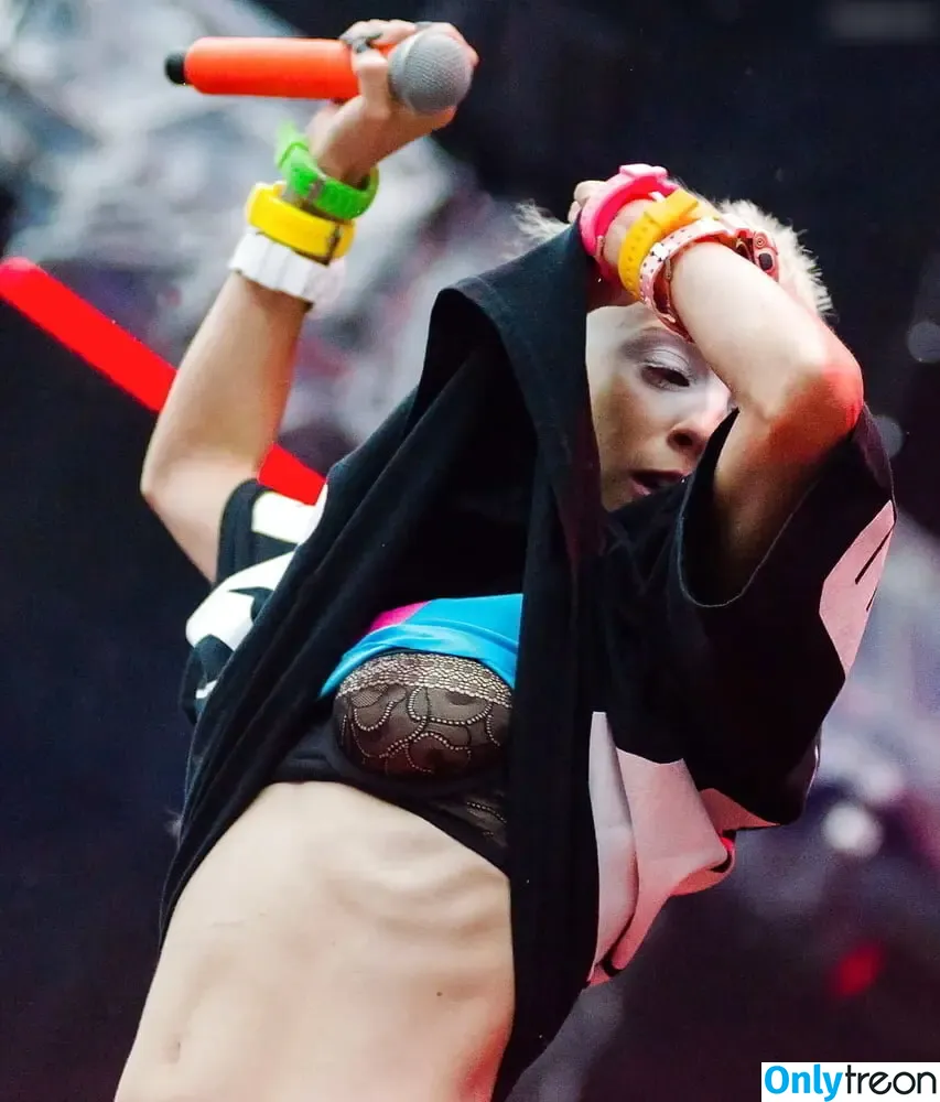 Yolandi Visser голая photo #0023 (dieantwoordd)