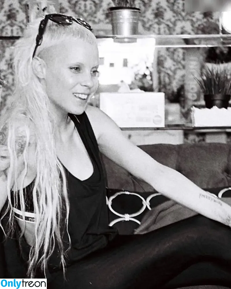 Yolandi Visser nude photo #0039 (dieantwoordd)
