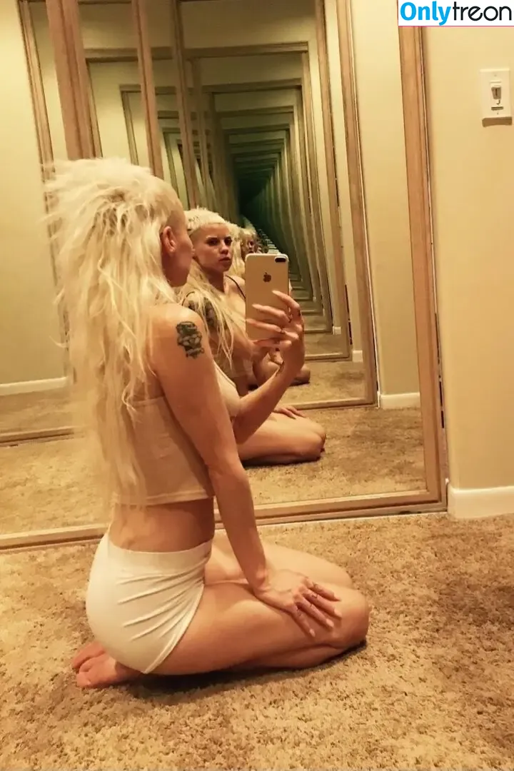 Yolandi Visser голая photo #0056 (dieantwoordd)