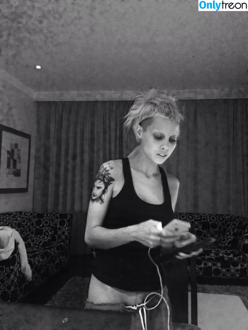 Yolandi Visser голая photo #0058 (dieantwoordd)