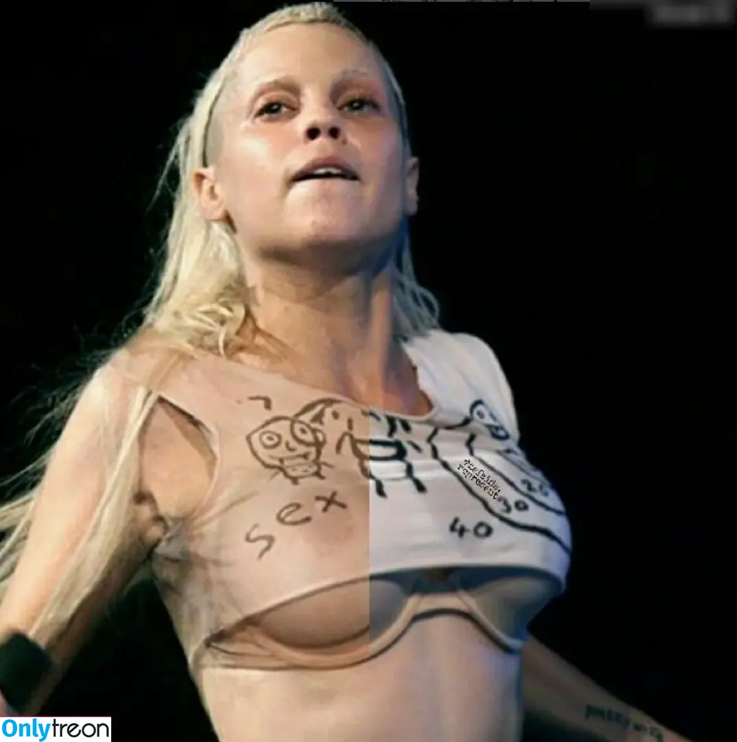 Yolandi Visser голая photo #0073 (dieantwoordd)