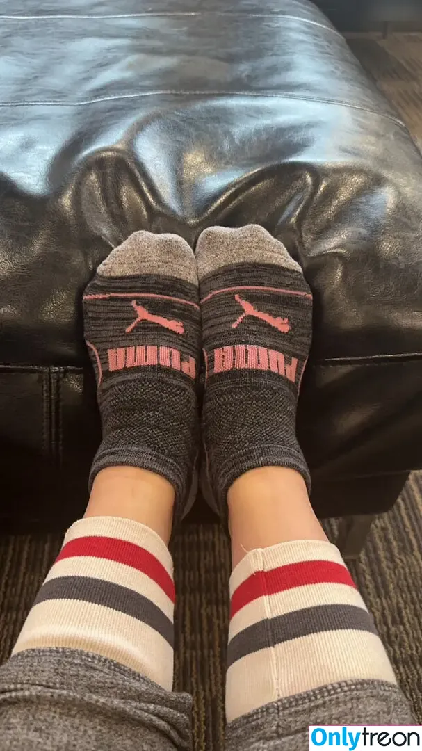 Yomfeet nude photo #0031 (Yomfeet)