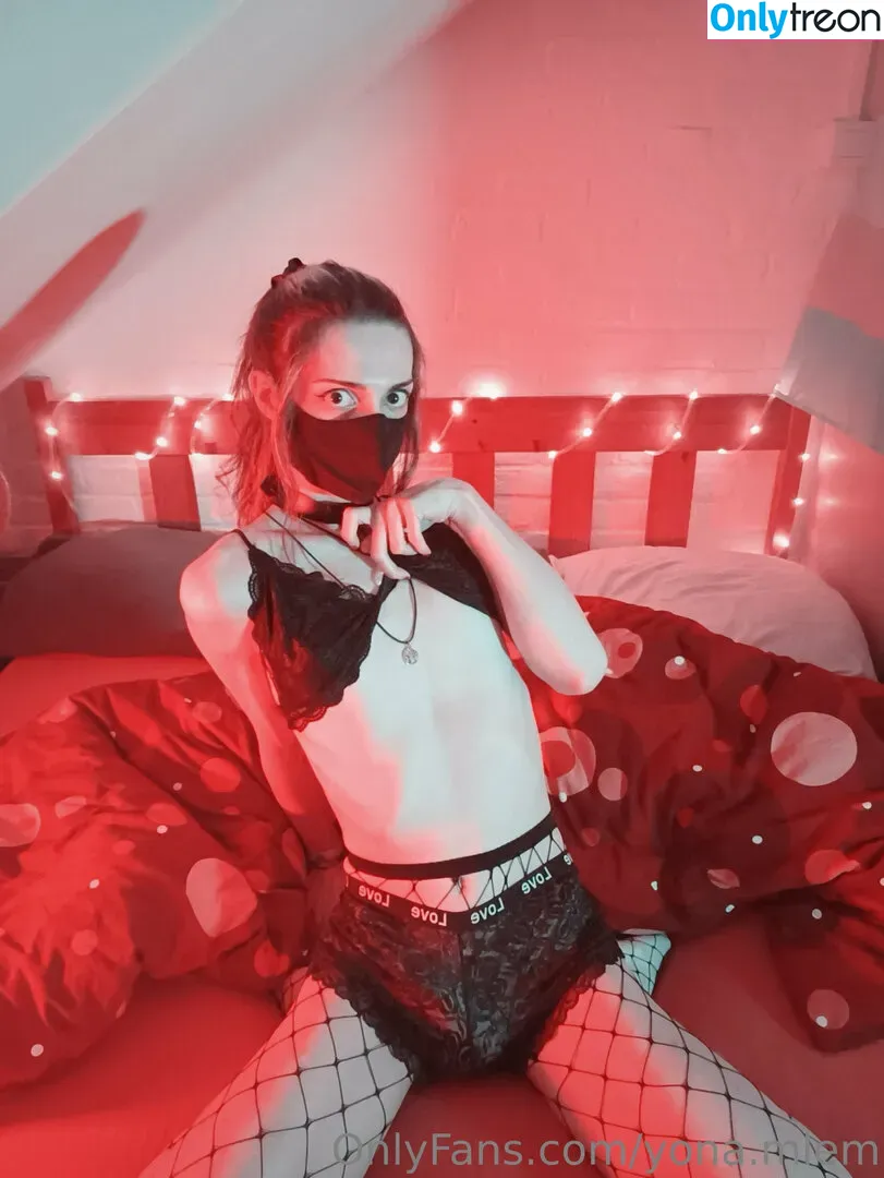 yona.mlem голая photo #0003 (ypol.eban.7)