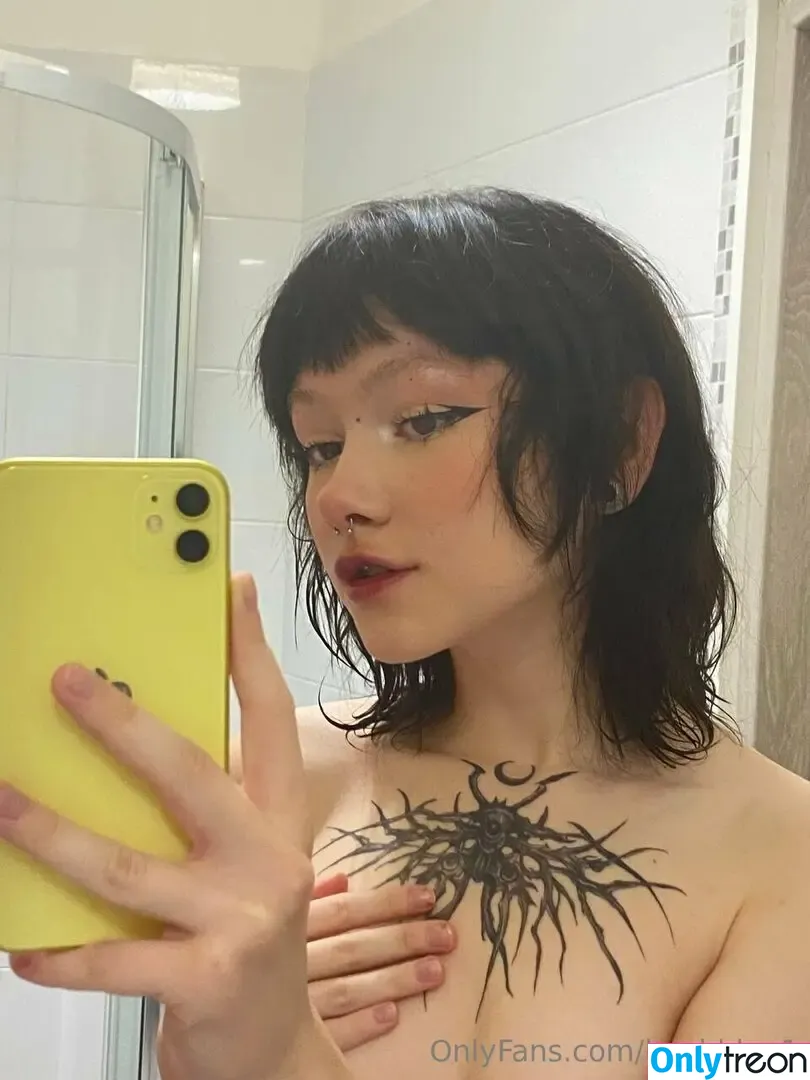 Yona nude photo #0005 (byebblue / byebblue1 / yonalalala)