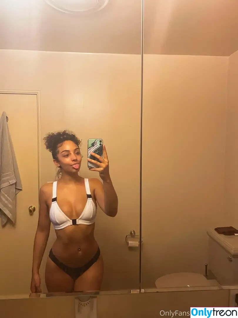 yonarainn nude photo #0010 (yonarainn)