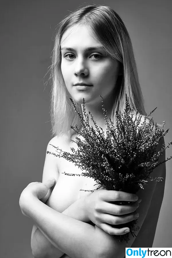 young_and_b nude photo #0021 (hochuhratysya / young_and_b1)