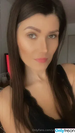 yourbabygirlnikii / nikol_m195 nude photo #0011