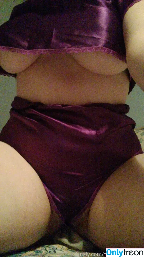 YourBigTiddyGF nude photo #0009 (emjaybigtiddygf)