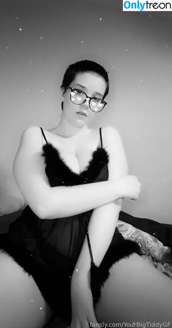 YourBigTiddyGF nude photo #0040 (emjaybigtiddygf)