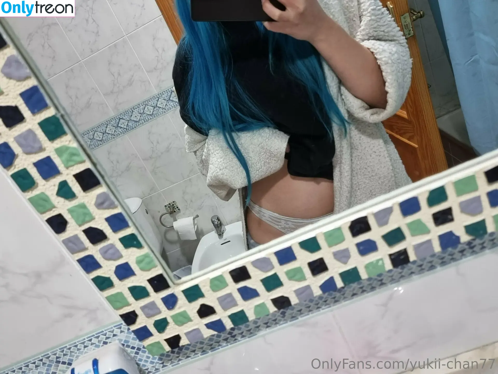 yourbluehairedwaifu nude photo #0019 (Yukki_chan77 / iam.dilraaz.x07)