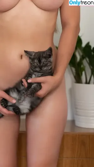 Yourbrowniee nude photo #0001