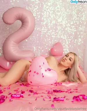 yourfavblondefree / aboutblondiex nude photo #0002