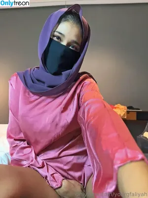 yourgfaliyah / yofavvniyaa nude photo #0004