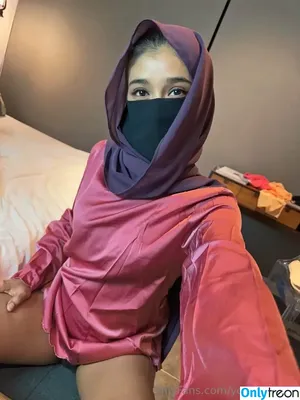 yourgfaliyah / yofavvniyaa nude photo #0018