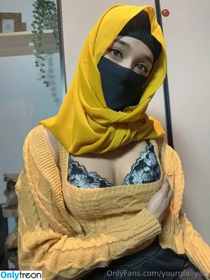 yourgfaliyah / yofavvniyaa nude photo #0025