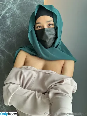 yourgfaliyah / yofavvniyaa nude photo #0061
