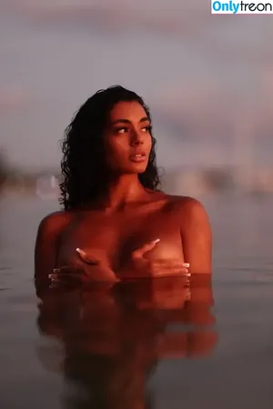 Yournewbestie / loveamymorrison / ohheysire / sexysiren / sire14 nude photo #0001
