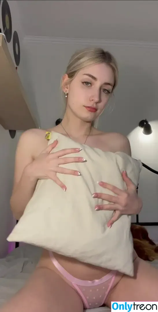 yourprettyalice nude photo #0066 (yourprettymilo)
