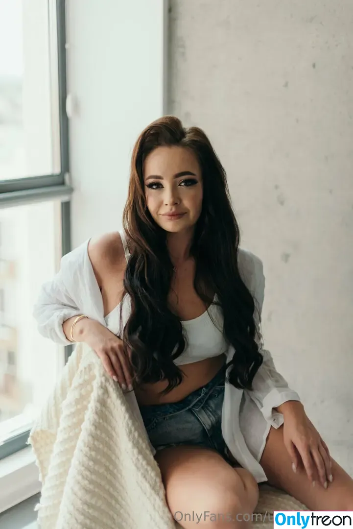 yuliashani nude photo #0012 (yuliasani)