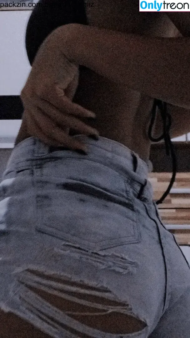 yumiiz голая photo #0002 (Yumiizinha~ / yumijimmiasmrlover)