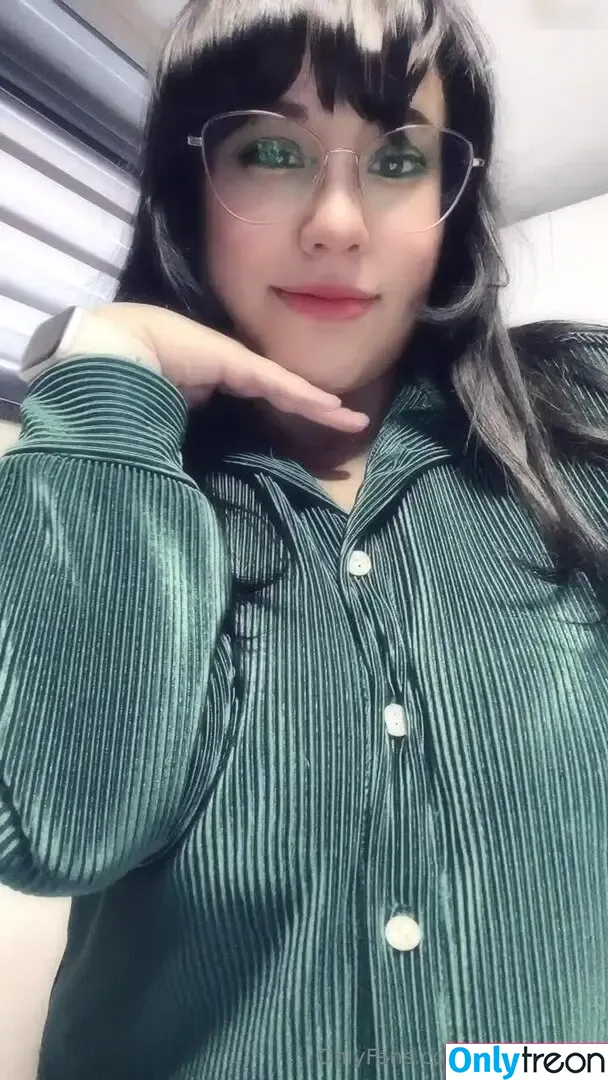 Yunadream nude photo #0005 (Yunadream)