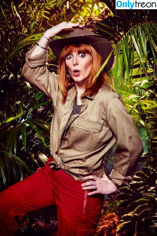 Yvette Fielding голая photo #0002 (realyfielding)